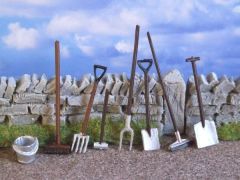 WM014 - Lot de 8 Outils de la ferme en miniature