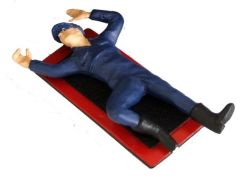 WM077 - Figurine mécanicien en position couché