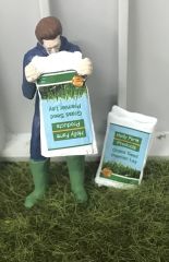 WM078E - Personnage vidant un sac - semences d'herbes