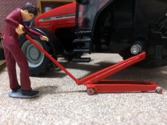 WM086 - Cric hydraulique en miniature dimensions : 4,5x0.6 cm de couleur rouge