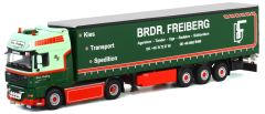 WSI01-1287 - Camion 4x2 DAF XF 105 SSC avec semi bachée 3 essieux aux couleurs BRDR FREIBERG