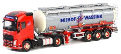 WSI01-1588 - Camion 4x2 VOLVO FH04 Globetrotter avec semi citerne 3 essieux aux couleurs NIJHOF WASSINK