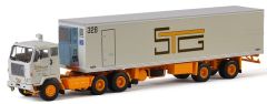 WSI01-2326 - Camion 6x4 VOLVO F88 Classic et remorque frigo aux couleurs STG