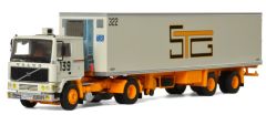 WSI01-2595 - Camion avec remorque frigorifique Volvo F10 aux couleurs du transporteur STG