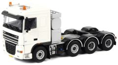 WSI03-1025 - Camion solo 8x4 DAF XF 105 Space Cab de couleur blanc