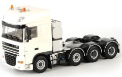 WSI03-1029 - Camion solo 8x4 DAF XF 105 Super Space Cab de couleur blanc