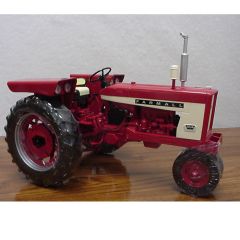 ZJD184 - Tracteur FARMALL 504 roues étroites