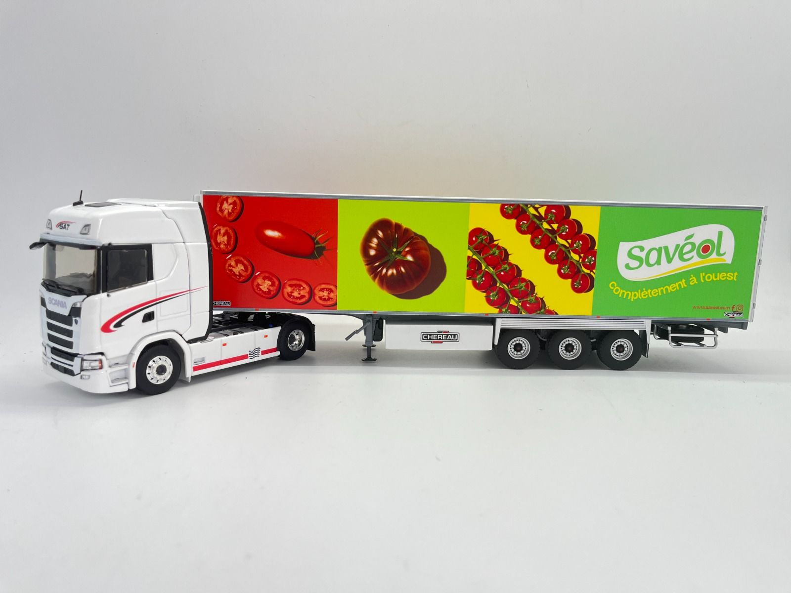 Camion avec remorque – Transport SAVEOL – SCANIA R450 4x2 SAT