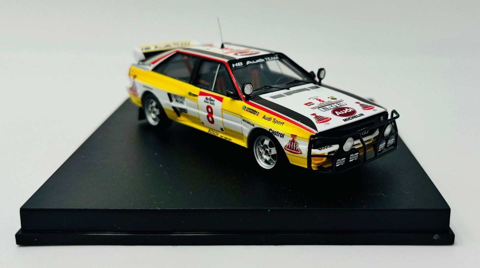 ミニカー AUTOart Audi quattro Safari rallye 1984 ミニカー AUTOart Audi quattro Safari rallye 1984 AUTOart