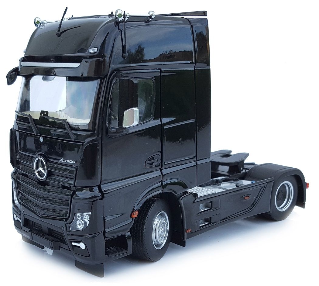 Camion solo édition limitée IRON - MERCEDES Actros GigaSpace 4x2