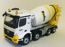 CAMION 8x4 toupie MERCEDES Actros LIEBHERR HTM 904 aux couleurs UNIBETON avec une échelle de 1/50 conçu par CONRAD sur