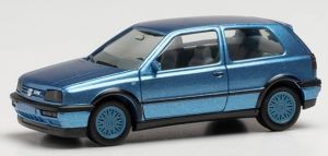 Voiture de couleur bleu métallique – VW Golf III VR6