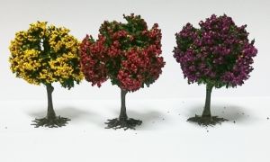 3 arbres avec fleurs