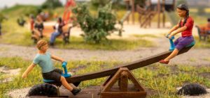 NOC13400 - Personnage et accessoire - Balançoire à bascule - micro mouvement