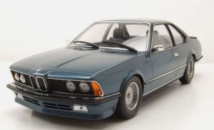 MNC155028108 - Voiture de 1982 couluer bleu pétrole - BMW 635 CSI