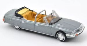 Voiture cabriolet de 1972 couleur argent – CITROEN SM Présidentielle