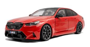 SOL1814702 - Voiture de 2025 couleur rouge - BMW M5