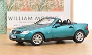 NOREV183021 - Voiture cabriolet de 1996 couleur verte - MERCEDES SLK