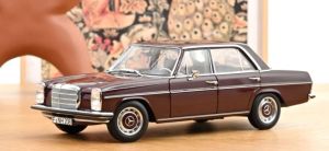 NOREV183778 - Voiture de 1968 couleur rouge brun - MERCEDES 200