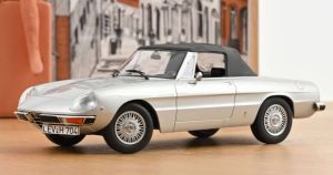 NOREV187884 - Voiture de 1973 couleur grise - ALFA ROMEO 2000 Spider