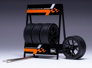 IXO18SET029W - 4 pneus avec jantes noire RS3