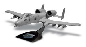 REV11181 - Maquette à assembler – Warthog A-10 avec support