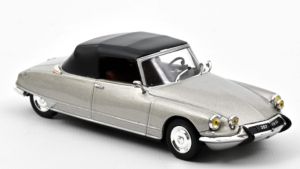 Voiture cabriolet de 1965 grise – CITROËN DS19