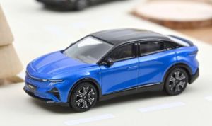 NOREV310995 - Voiture de 2026 couleur bleu et noir - ALPINE 390 GTS