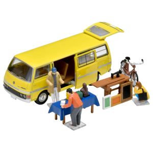 TOM325246 - Diorama avec TOYOTA Chaser 25 Tourer V de 1998 couleur grise - Parkig Area mat B