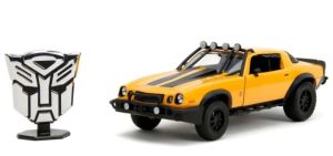 JAD34263 - Voiture des Transformers couleur jaune avec Badge  – CHEVROLET Camaro 1977