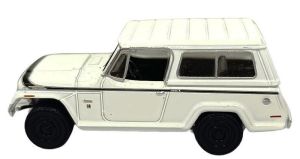 GREEN35310-C - Voiture sous blister de la série ALL-TERRAIN - JEEP Jeepster Commando de 1971 couleur Blanche