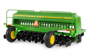 ERT45816 - Matériel agricole - Semoir JOHN DEERE 1590