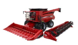 ERT47391 - Engin agricole avec coupe et cueilleur à Maïs - Big Farm - CASE IH 8240