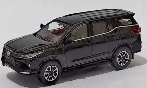 PAR64-55723 - Voiture de 2023 couleur noir - TOYOTA Fortuner