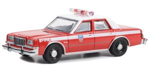 GREEN67050-C - Véhicule des pompiers sous blister de la série FIRE & RESCUE - PLYMOUTH Gran Fury 1985 Pompiers de New York
