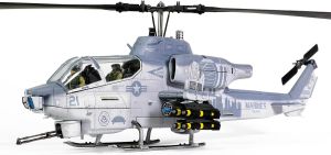 FOV820004A-2 - Hélicoptère militaire de 2012 couleur gris - BELL AH-1W Whiskey Cobra – U.S. Marine Corps hélicoptère d'attaque - Escadron 167 9/11 Trib. Camp Afghan