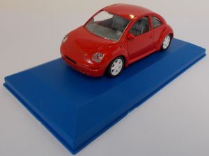 AKI0166 - Voiture VOLKSWAGEN New Beetle de couleur rouge