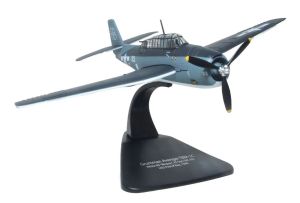 OXFAC132 - Avion militaire de 1945- GRUMMAN Aenger #83 Blopsy Composite Sqn.76 USS Petrof Bay 1945