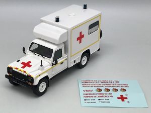ALARME0056 - Véhicule blanc de l'armée de terre limitée à 200 pièces - LAND ROVER 130 Ambulance militaire