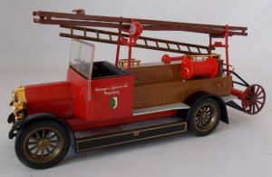 CON1027 - Camion de pompier MAN Oldtimer avec accessoires