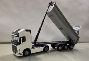 EMEK22351 - Camion blanc avec benne 3 essieux – VOLVO FH16 4x2
