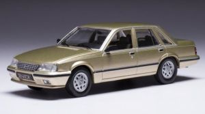 IXOCLC521N - Voiture de 1983 couleur beige métallisé – OPEL Senator A2