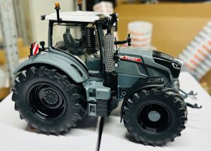 CW0288 - Tracteur de couleur gris avec jantes noires - FENDT 728 Vario