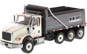 Camion 8x4 porteur benne INTERNATIONAL HX620 couleur blanc benne grise métal