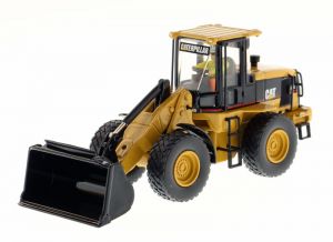 DCM85057 - CATERPILLAR 924 G accompagné d'une figurine