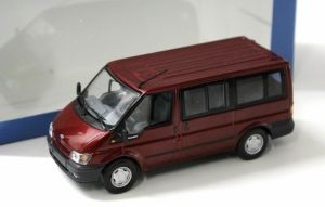 Véhicule de 2001 couleur bordeaux – FORD Transit Tourneo  Van