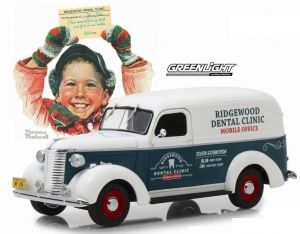 Utilitaire CHEVROLET Panel Truck de 1939 aux couleur Ridgewood Dental Clinic