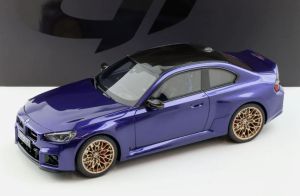 GT552 - Voitur de 2025 couleur violet et bleu - BMW M2 CS