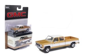 IXO-IA64012 - Voiture sous blister de 1975 couleur Gold - GMC Sierra Classic