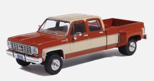 IXO-IA64019 - Voiture sous blister de 1975 couleur bronze - CHEVROLET K30 Silverado Pick-up